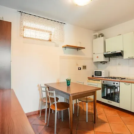 Live In - 2 Private With Bathroom And Wi-fi Apartment *