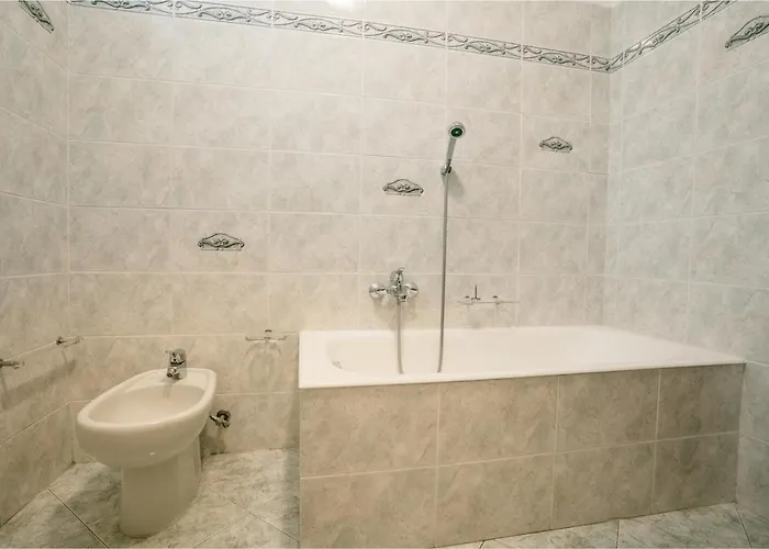 Live In - 2 Private With Bathroom And Wi-fi *